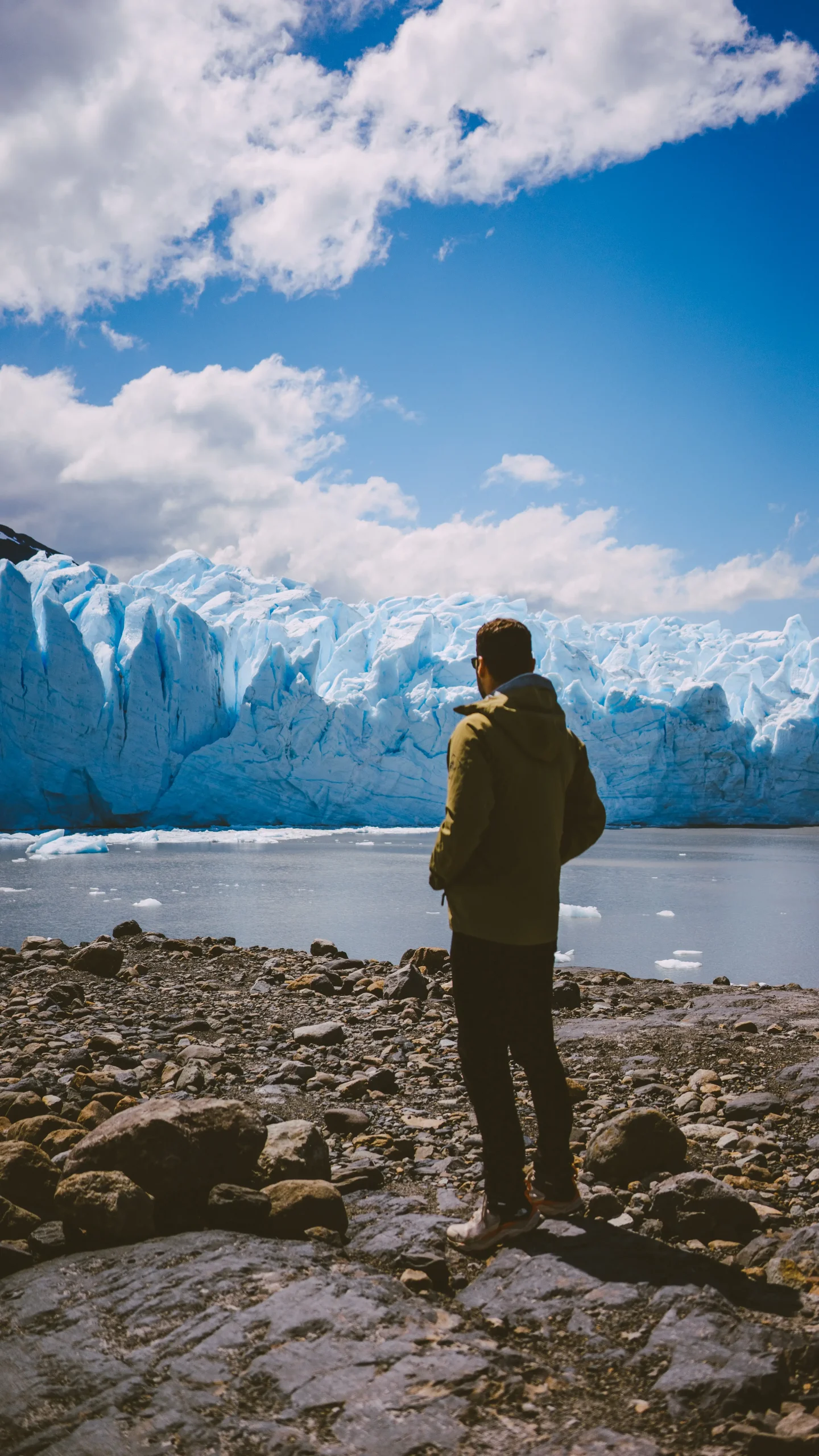 Foto con el Perito Moreno de fondo